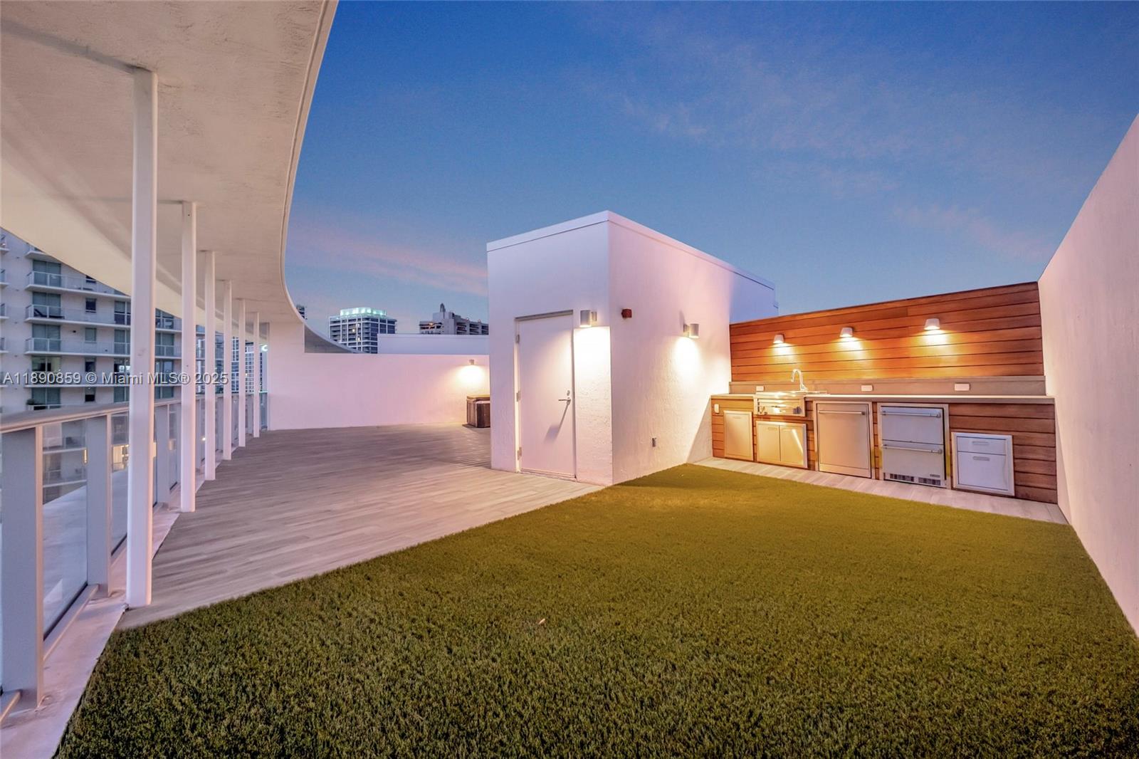 6620 Indian Creek Drive, Unit PH711 Miami Beach, FL 33141 - Photo 46 of 82