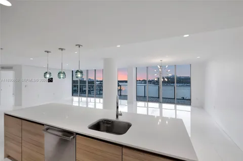 $1,995,000 | 6620 Indian Creek Drive, Unit PH711, Miami Beach, FL 33141