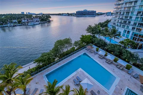 $2,250,000 | 6620 Indian Creek Drive, Unit PH711, Miami Beach, FL 33141