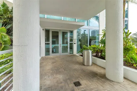 $2,250,000 | 6620 Indian Creek Drive, Unit PH711, Miami Beach, FL 33141