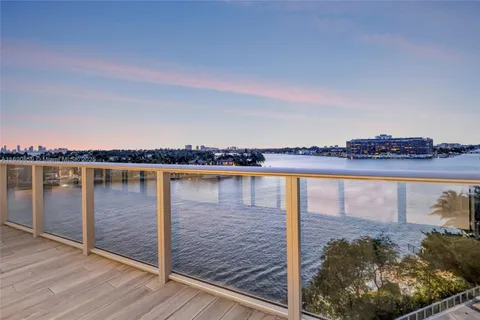 $2,250,000 | 6620 Indian Creek Drive, Unit PH711, Miami Beach, FL 33141