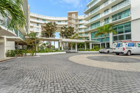 $1,995,000 | 6620 Indian Creek Drive, Unit PH711, Miami Beach, FL 33141