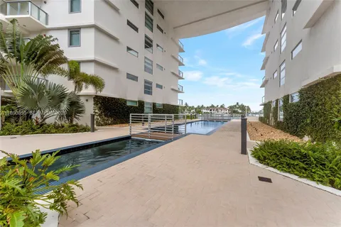 $1,995,000 | 6620 Indian Creek Drive, Unit PH711, Miami Beach, FL 33141