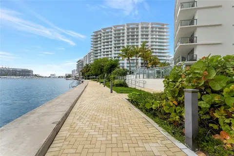 $1,995,000 | 6620 Indian Creek Drive, Unit PH711, Miami Beach, FL 33141