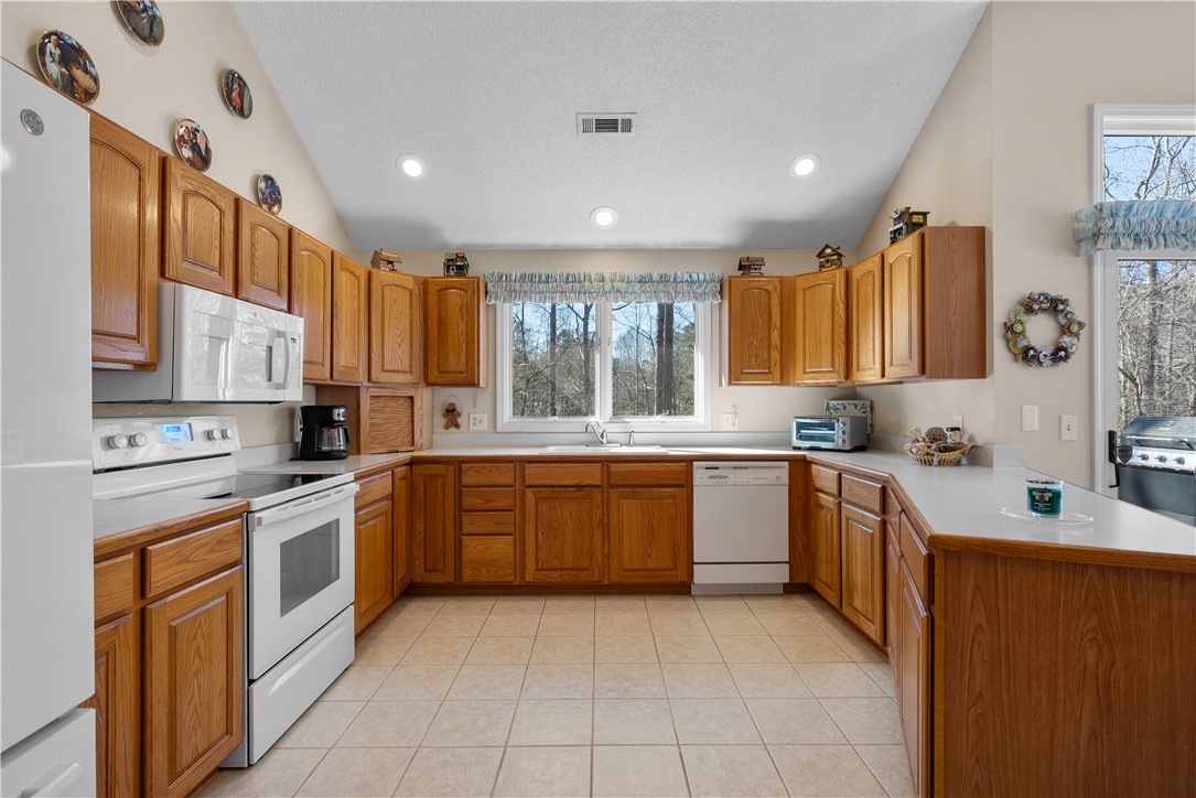 439 Cane Creek Landing Road Seneca, SC 29672 - Photo 9 of 46