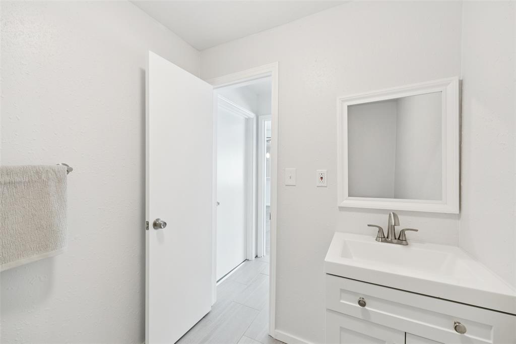 914 Royal Street Forney, TX 75126 - Photo 24 of 28 a bathroom with a sink and a mirror