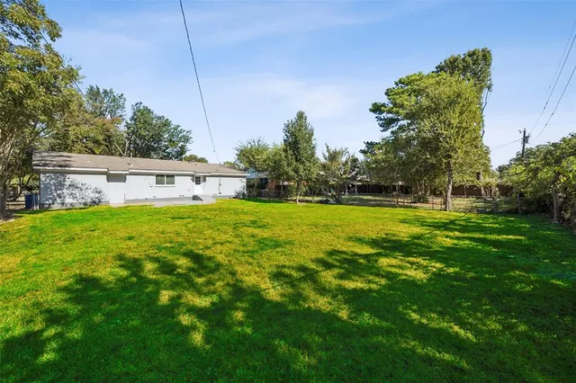 a view of a house with a big yard