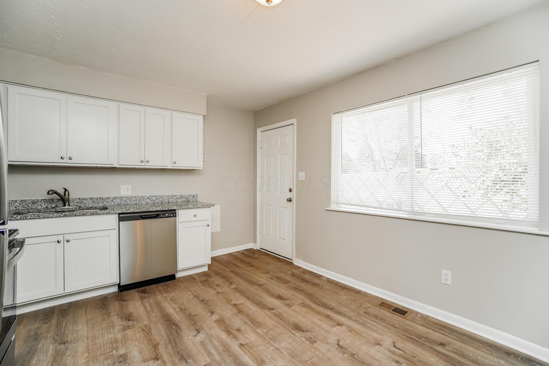 1325 Evergreen Road Columbus, OH 43207 - Photo 8 of 14 5 kitchen