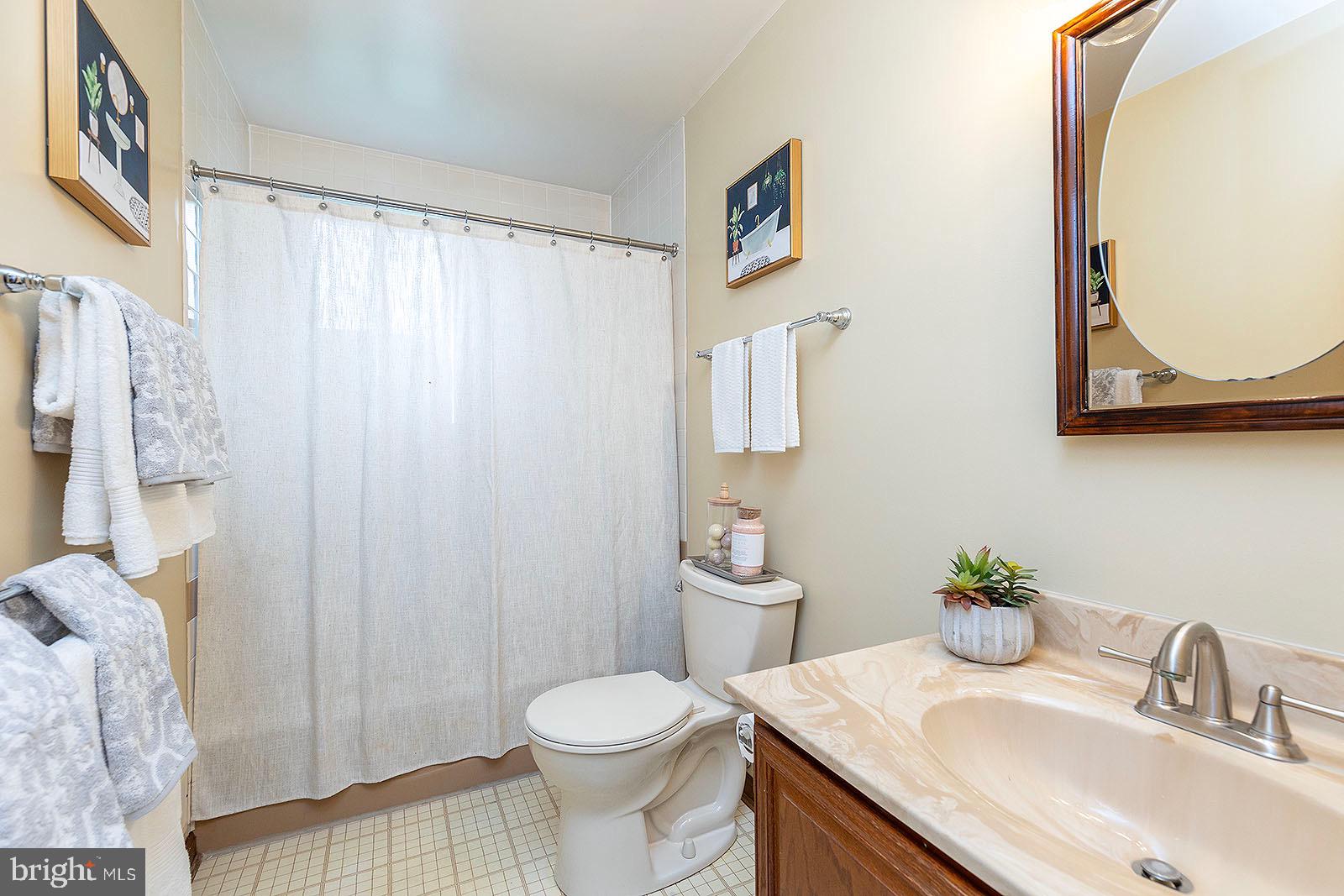 116 Forest Ridge Road Winchester, VA 22602 - Photo 34 of 73 Upstairs bathroom