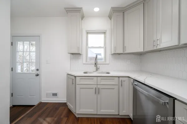 $499,000 | 311 Chestnut Street, Middlesex, NJ 08846