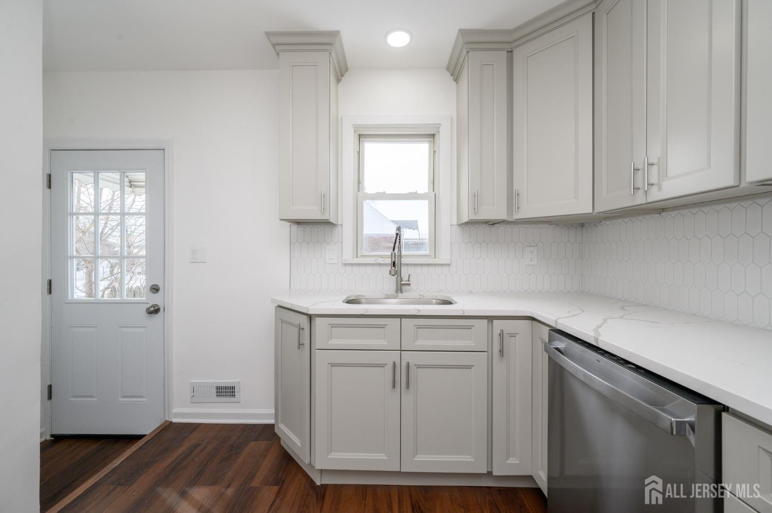 311 Chestnut Street Middlesex, NJ 08846 - Photo 11 of 29