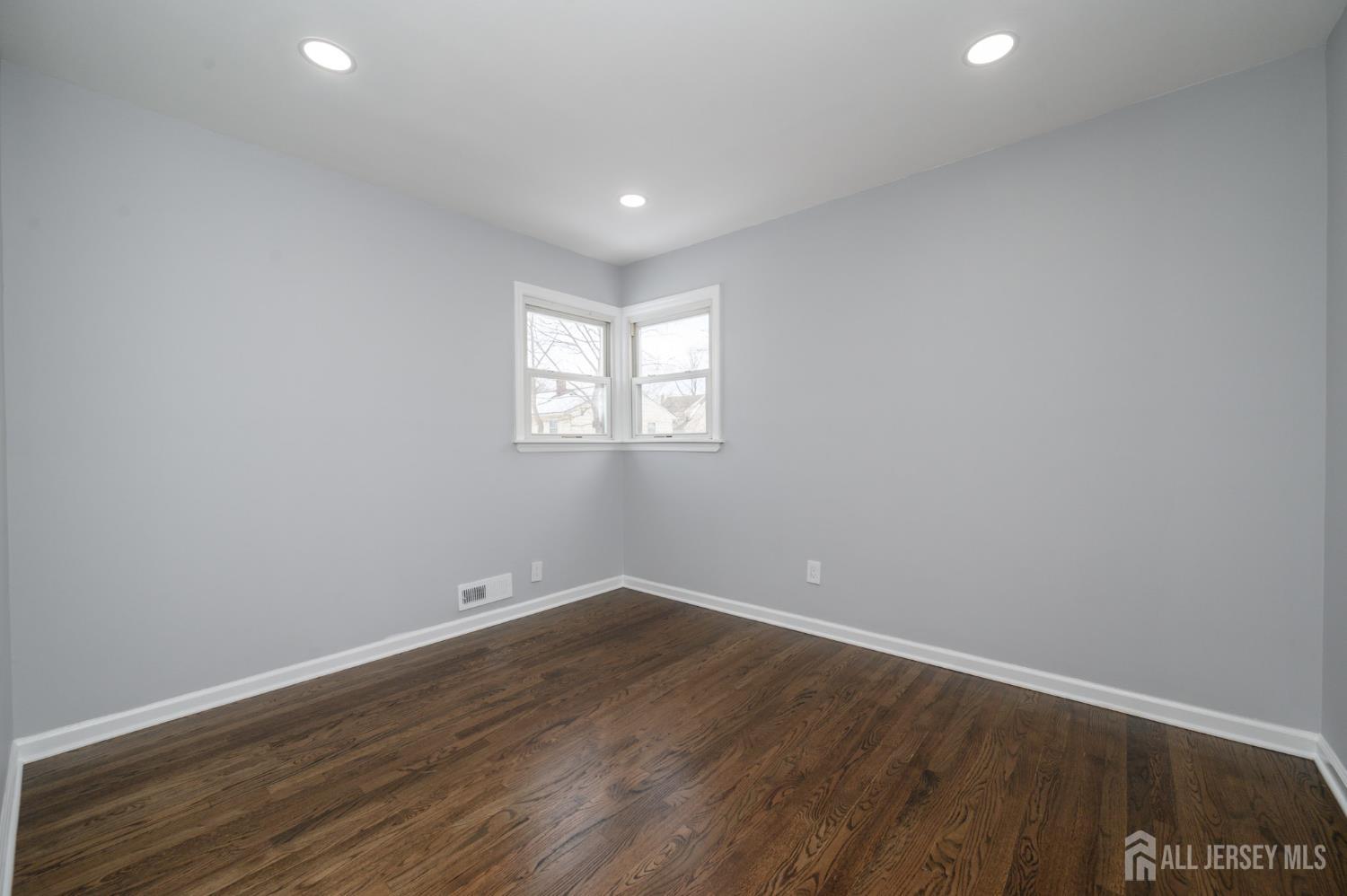 311 Chestnut Street Middlesex, NJ 08846 - Photo 13 of 29