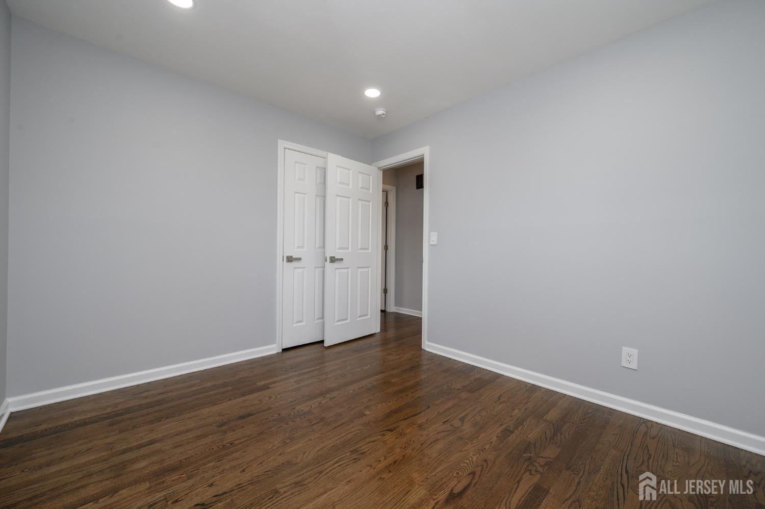 311 Chestnut Street Middlesex, NJ 08846 - Photo 14 of 29