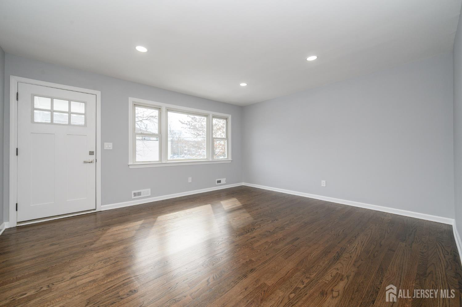 311 Chestnut Street Middlesex, NJ 08846 - Photo 5 of 29