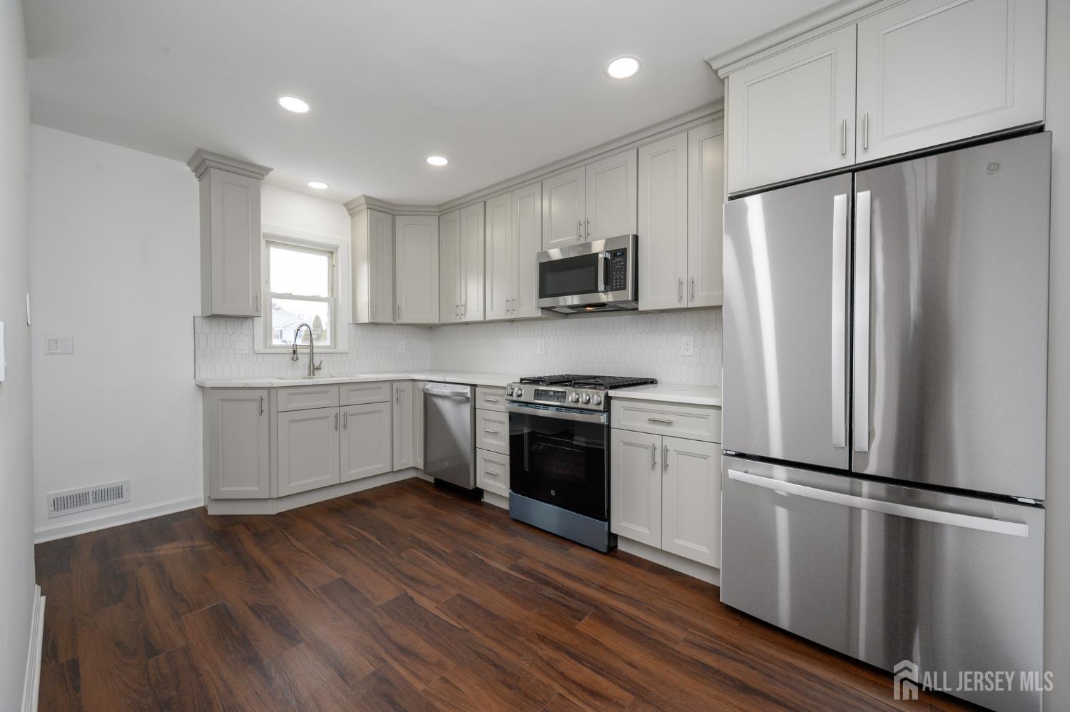 311 Chestnut Street Middlesex, NJ 08846 - Photo 8 of 29