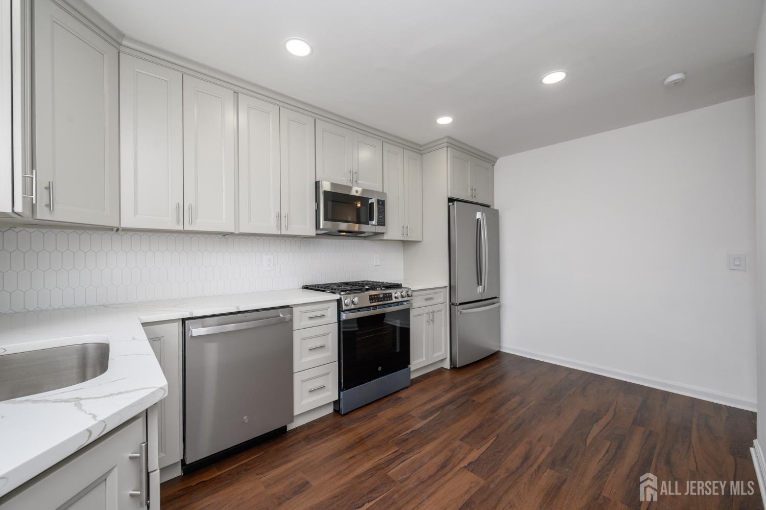 311 Chestnut Street Middlesex, NJ 08846 - Photo 10 of 29