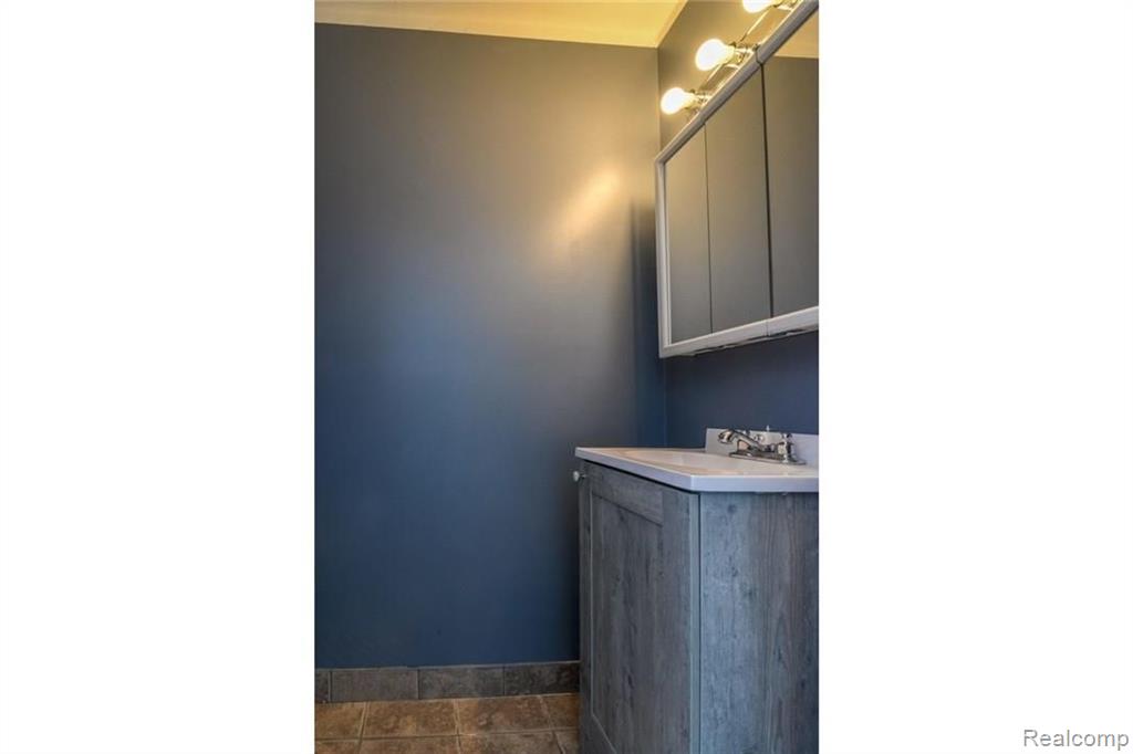 17360 Merriman Road Livonia, MI 48152 - Photo 21 of 41