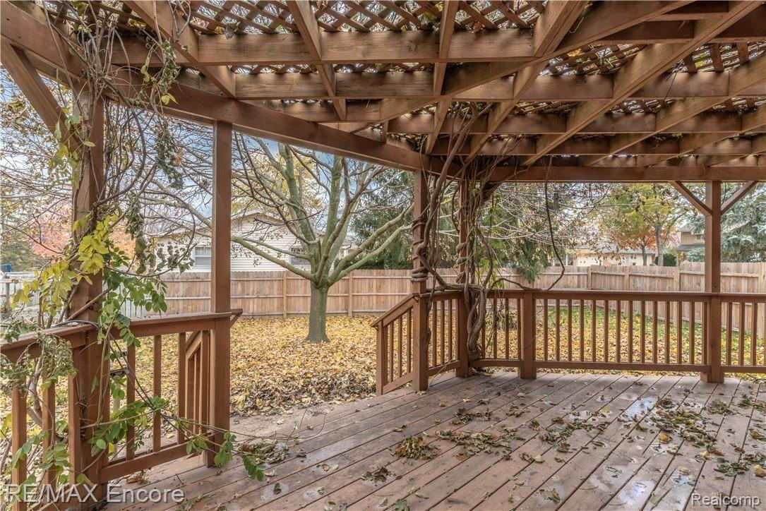 5393 Copley Square Road Grand Blanc, MI 48439 - Photo 19 of 22 Giant back deck and fenced in backyard!