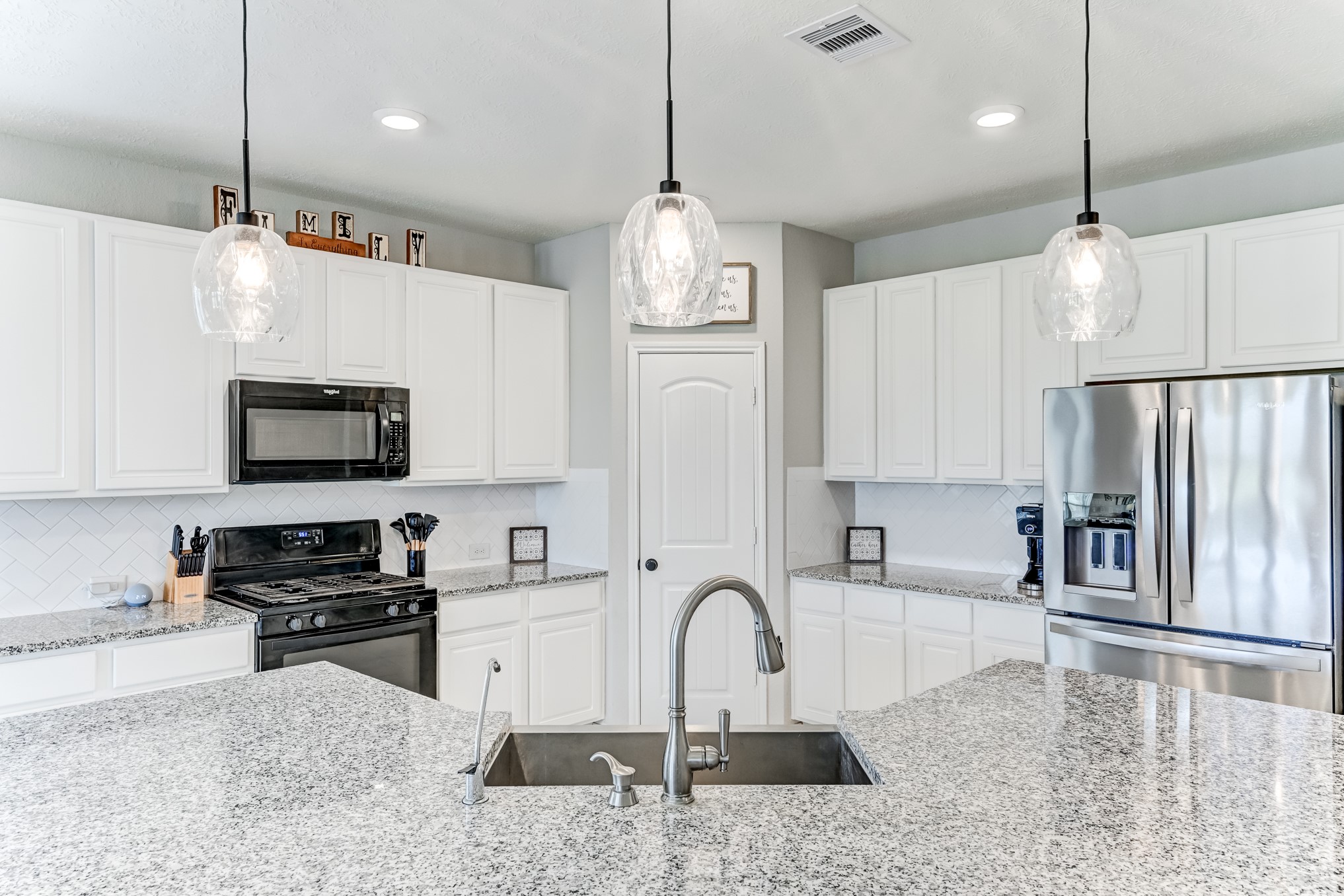 25307 Champion Ridge Court Katy, TX 77493 - Photo 18 of 48 Kitchen