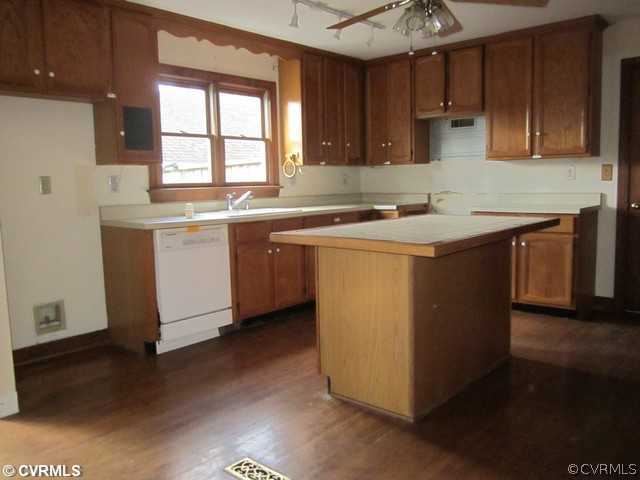 11203 Warren View Road Henrico, VA 23233 - Photo 4 of 8 Kitchen