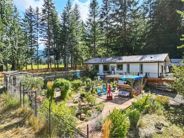 $599,000 | 11 Edgewater Drive, Carson, WA 98610