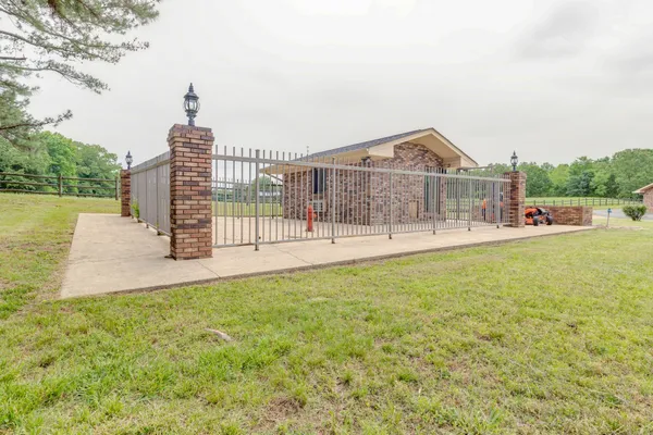 $850,000 | 4498 Highway 47, Charlotte, TN 37036