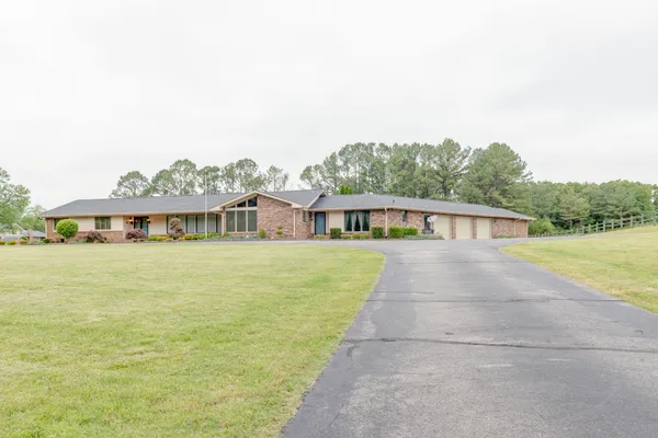$850,000 | 4498 Highway 47, Charlotte, TN 37036