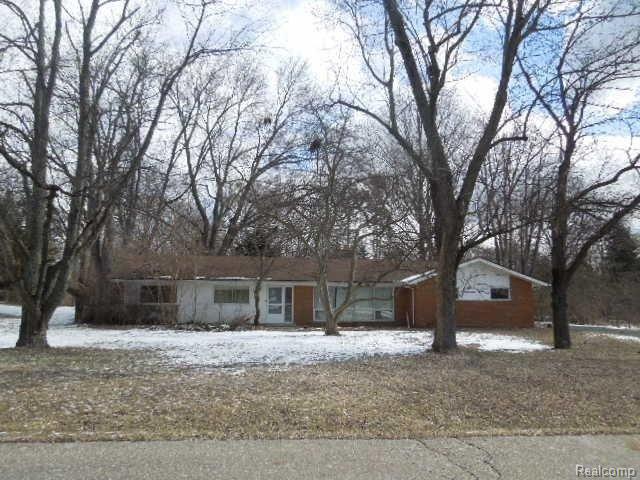 5971 Burnham Road Bloomfield Hills, MI 48302 - Photo 1 of 16 lk 092.jpg