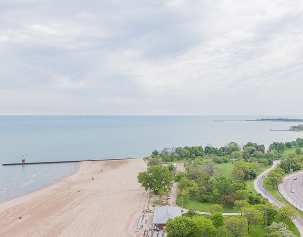 5757 North Sheridan Road, Unit 9C Chicago, IL 60660 - Photo 16 of 25