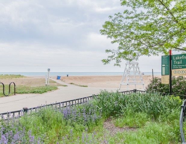 5757 North Sheridan Road, Unit 9C Chicago, IL 60660 - Photo 20 of 25 a view of a lake with a big yard