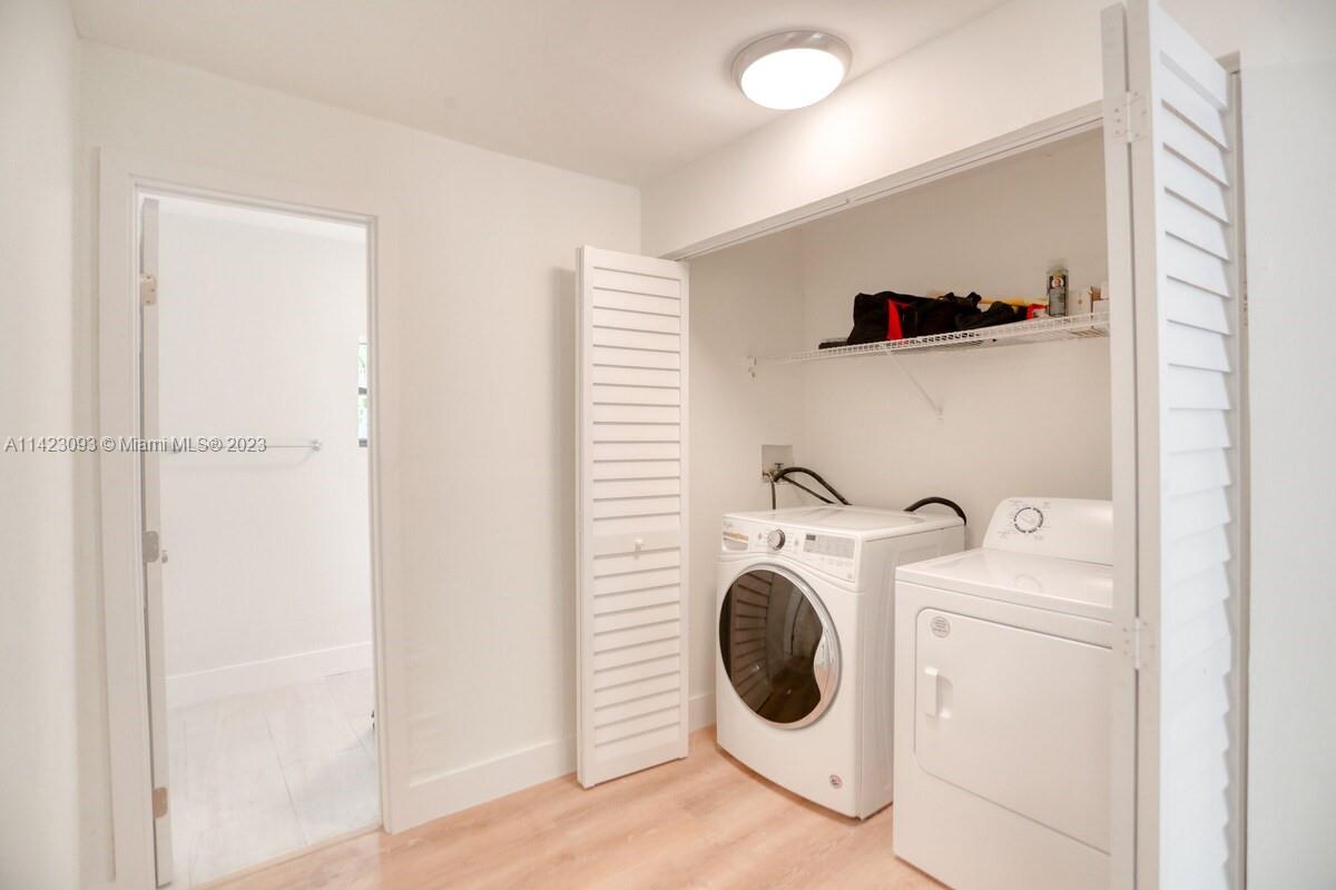 3632 Thomas Avenue Miami, FL 33133 - Photo 17 of 20 a utility room with dryer and washer