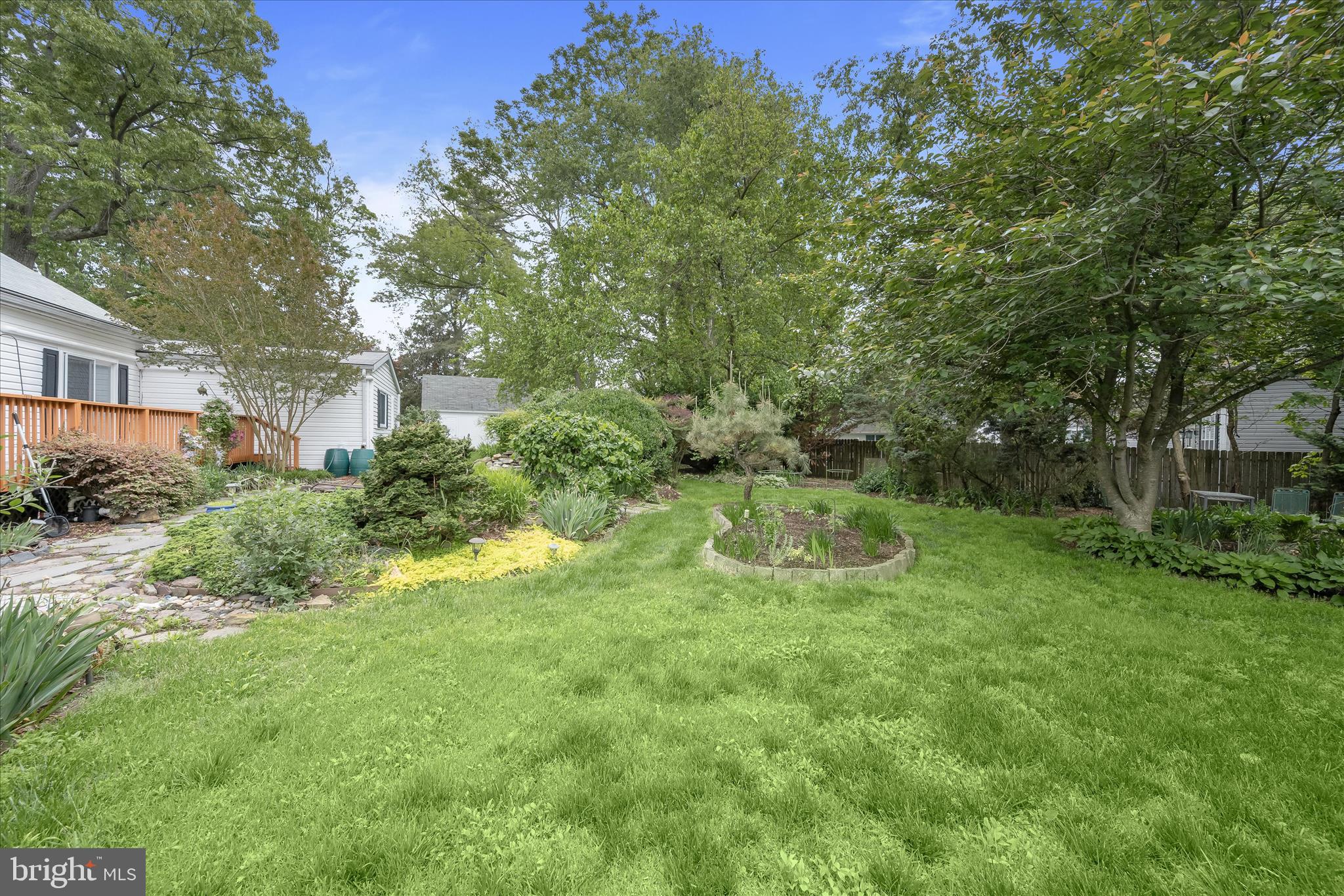 7720 West Shore Road Pasadena, MD 21122 - Photo 53 of 61 Side Yard