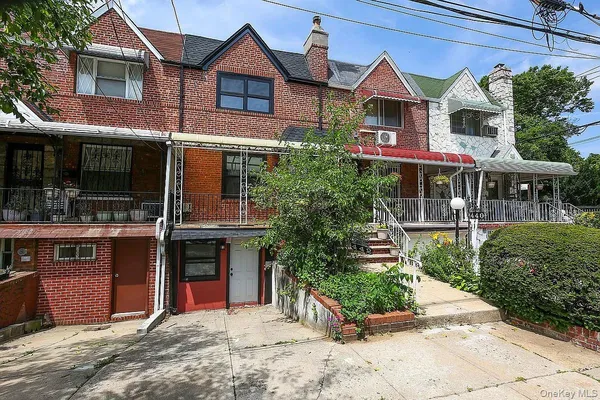 $899,000 | 442 East 43rd Street | Farragut