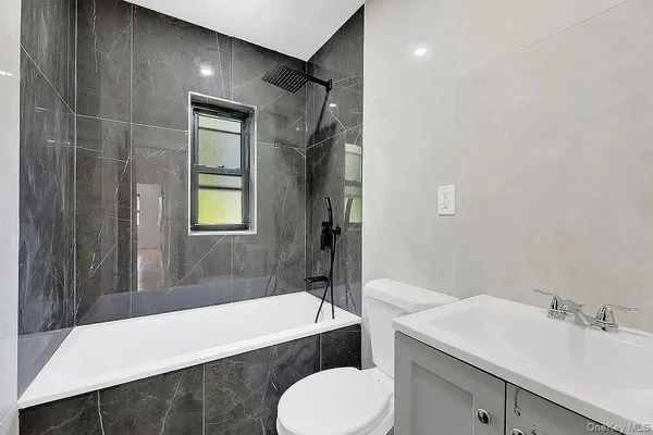 $899,000 | 442 East 43rd Street | Farragut