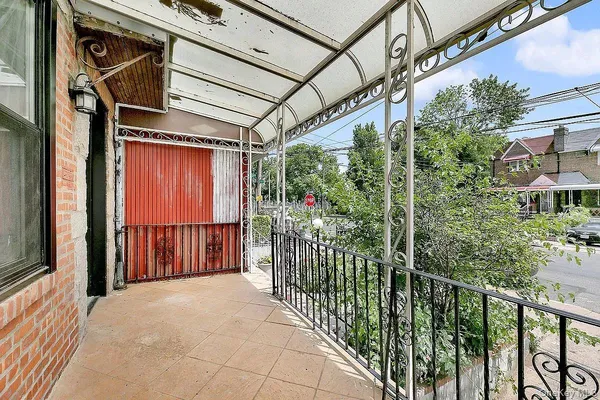 $899,000 | 442 East 43rd Street | Farragut