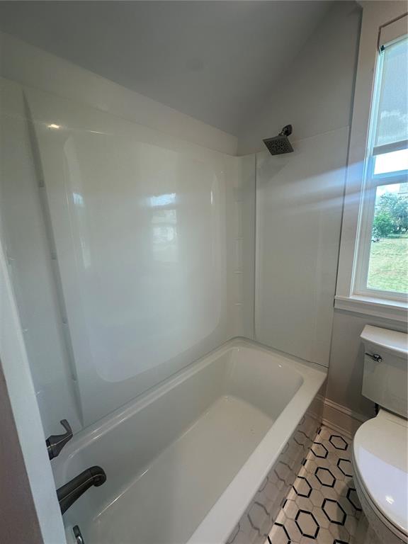 446 Ruth Lane Orlando, FL 32801 - Photo 42 of 45 a white bath tub sitting next to a toilet
