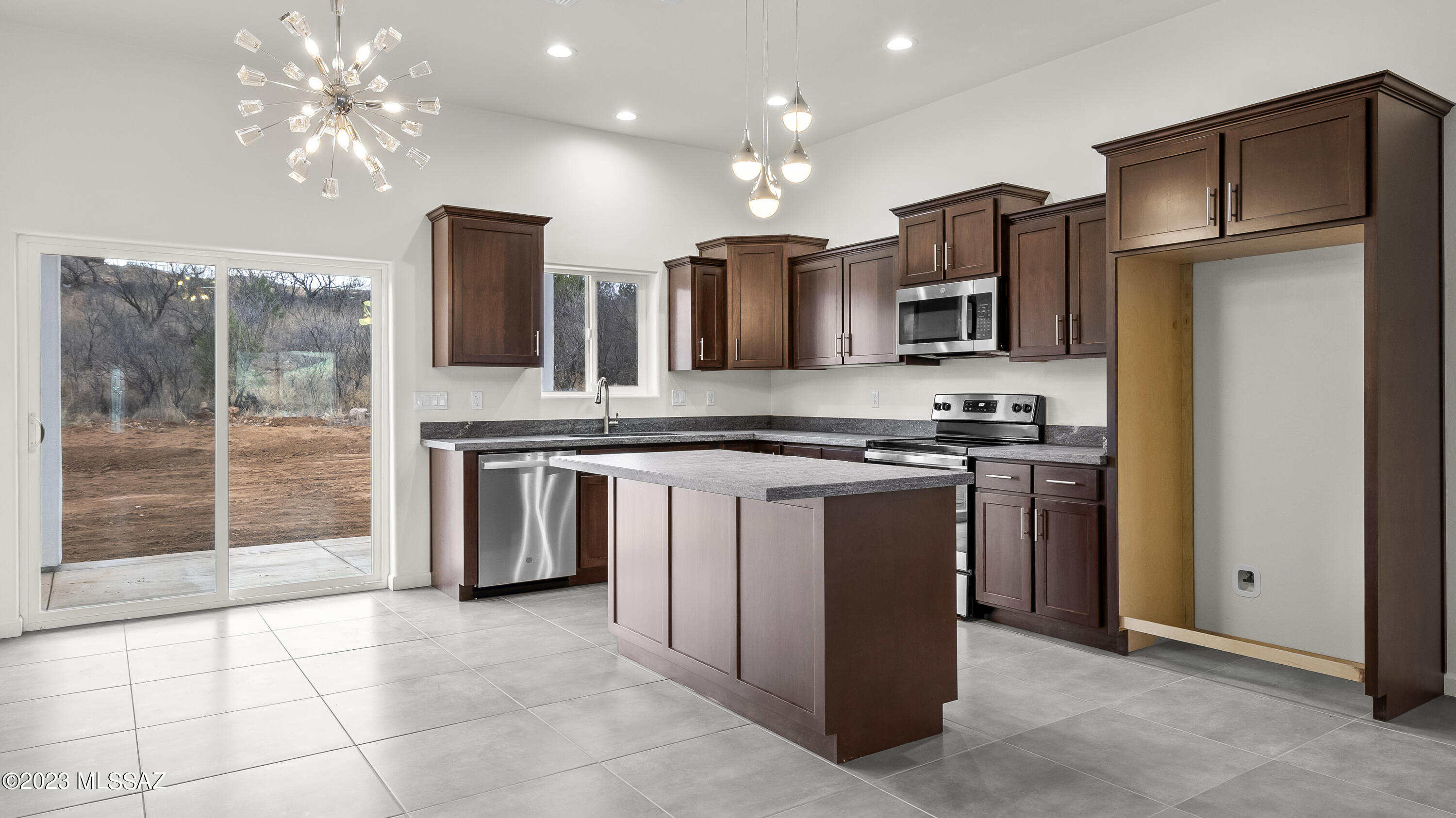 93 Circulo Penjamo Rio Rico, AZ 85648 - Photo 4 of 23