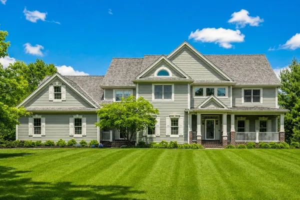 $1,850,000 | 250 East Laurel Circle, Delafield, WI 53018