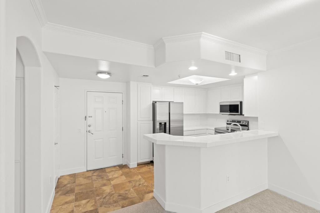 9237 Regents Road, Unit K218 La Jolla, CA 92037 - Photo 13 of 32 Kitchen