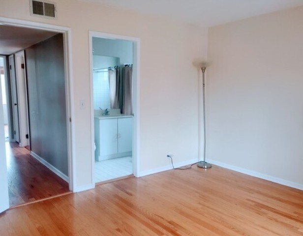 140 Green Bay Road, Unit 2W Glencoe, IL 60022 - Photo 11 of 17