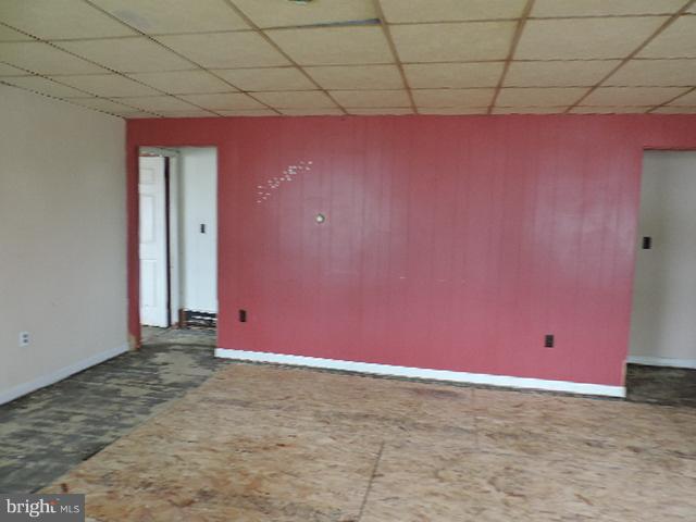 302 Sunset Boulevard Ridgely, MD 21660 - Photo 3 of 12 Living Room
