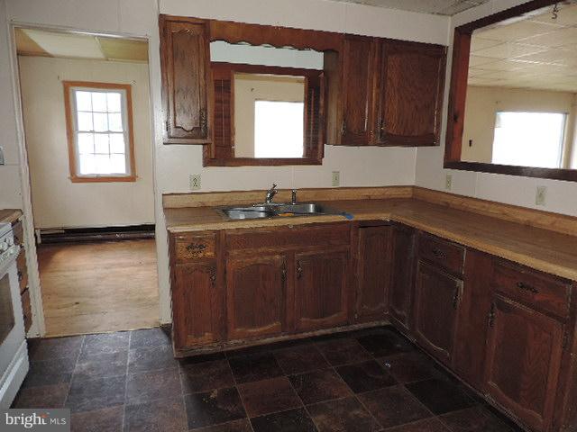 302 Sunset Boulevard Ridgely, MD 21660 - Photo 7 of 12 Kitchen