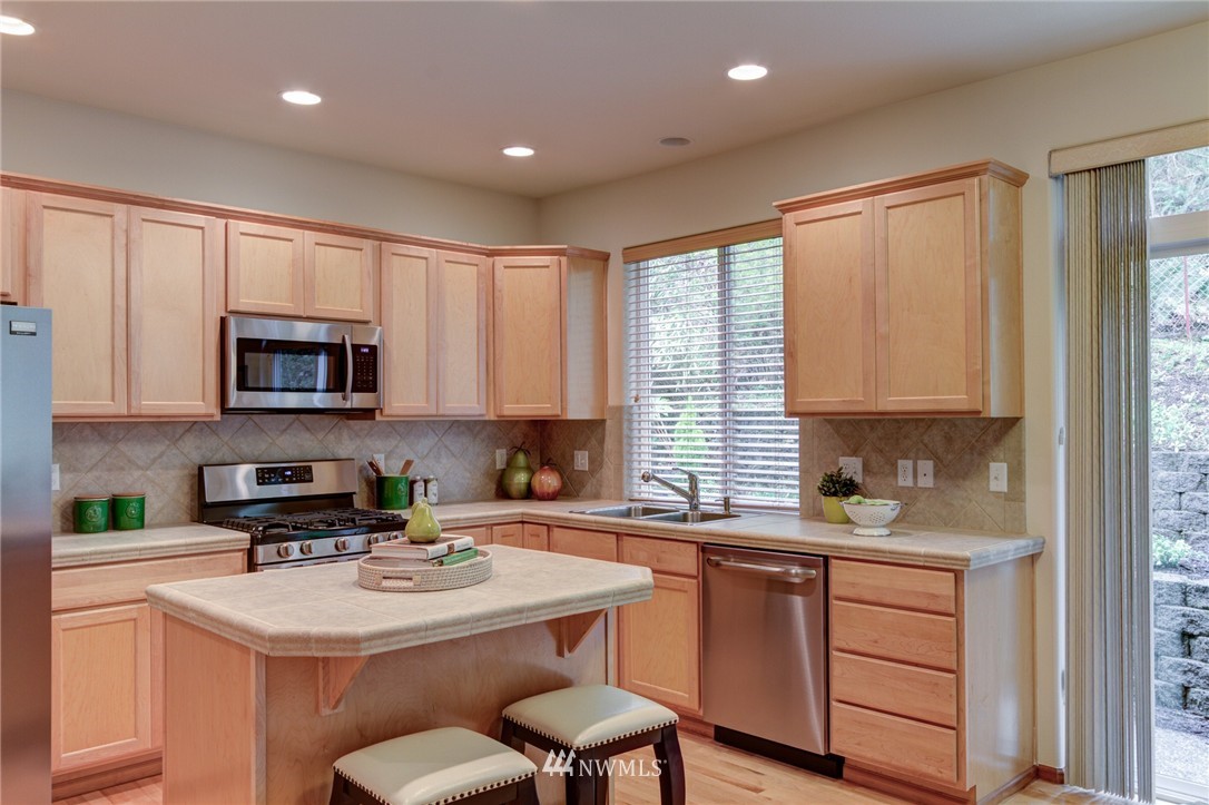 12141 Southeast 186th Street Renton, WA 98058 - Photo 7 of 24 Gallery Image 7