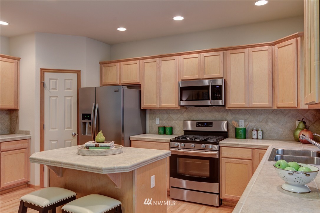 12141 Southeast 186th Street Renton, WA 98058 - Photo 8 of 24 Gallery Image 8