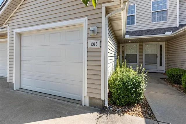 $205,000 | 1313 Southeast Broadway Circle, Lee's Summit, MO 64081