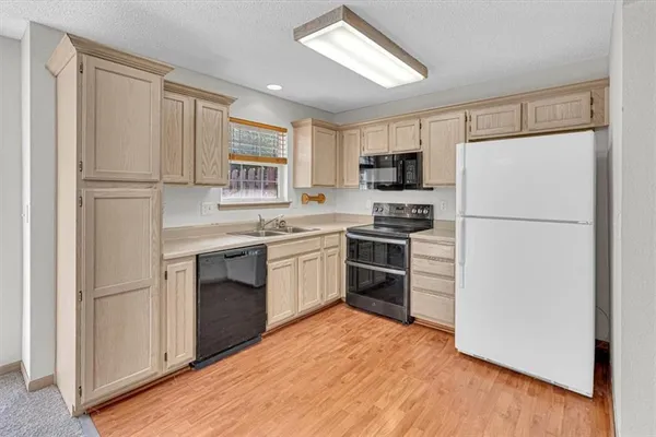 $196,000 | 1313 Southeast Broadway Circle, Lee's Summit, MO 64081