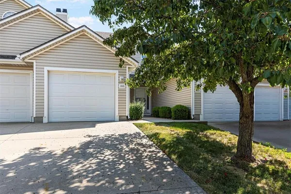 $196,000 | 1313 Southeast Broadway Circle, Lee's Summit, MO 64081