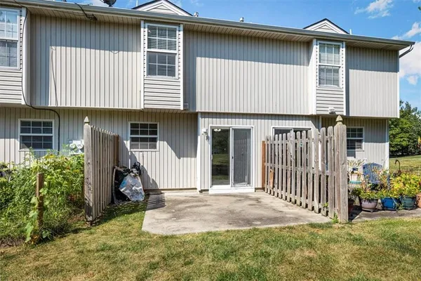 $196,000 | 1313 Southeast Broadway Circle, Lee's Summit, MO 64081