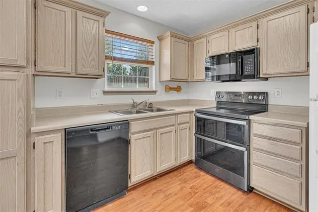 $205,000 | 1313 Southeast Broadway Circle, Lee's Summit, MO 64081