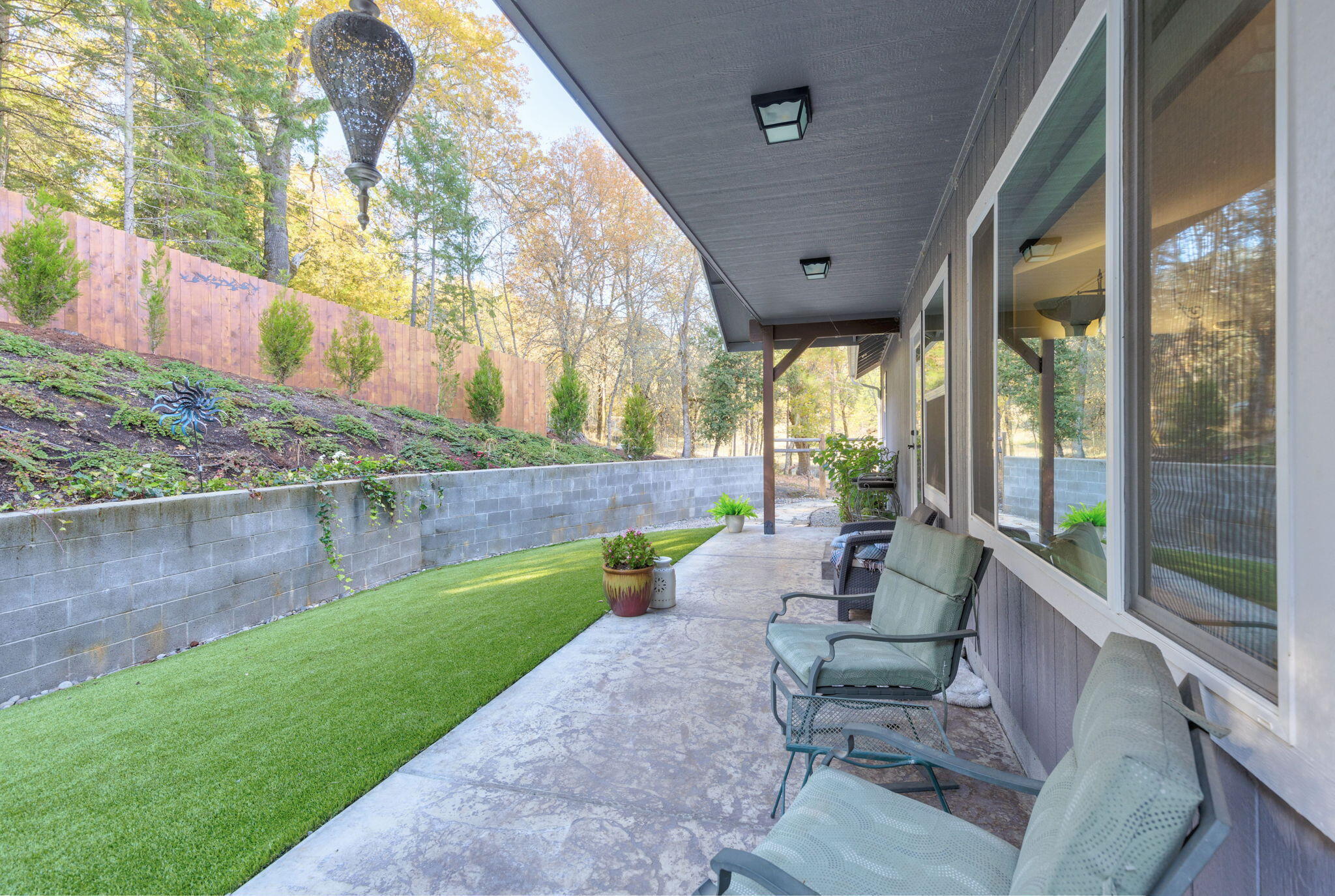286 Rockinghorse Drive Grants Pass, OR 97527 - Photo 40 of 54 back patio